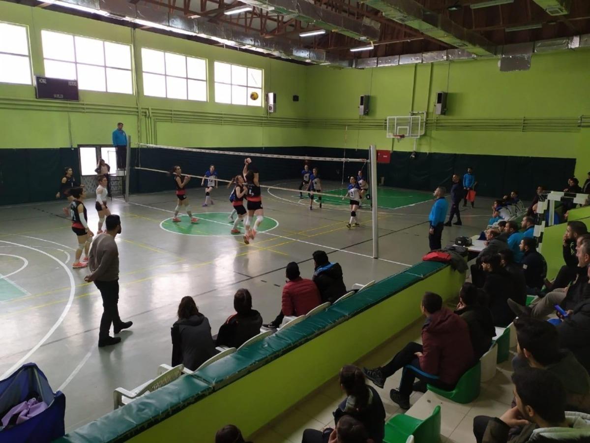 Van b&uuml;y&uuml;kşehir belediyesi kadın voleybol takımı 2. sıraya yerleşti