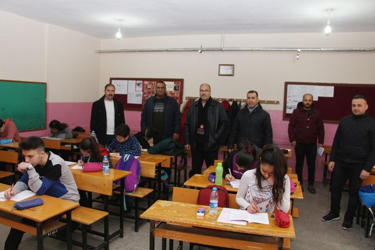 500 &ouml;ğrenci deneme sınavında ter d&ouml;kt&uuml;