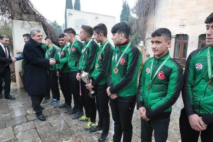 Beyazgül, Suruç Hokey Kulübü sporcularıyla buluştu G2