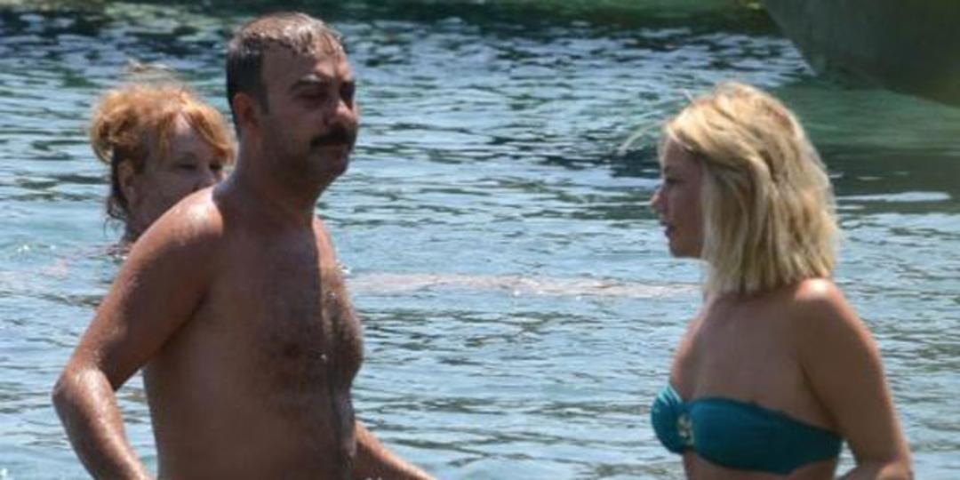 Yeni evliler tatilde