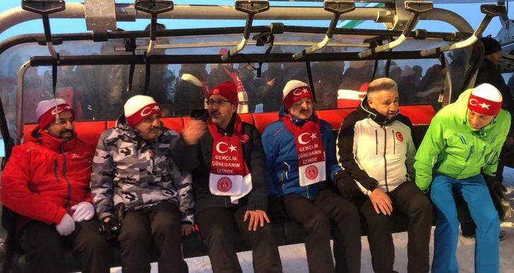 Şehit Mehmetçiklerin kardan heykellerine yoğun ilgi (2) G3