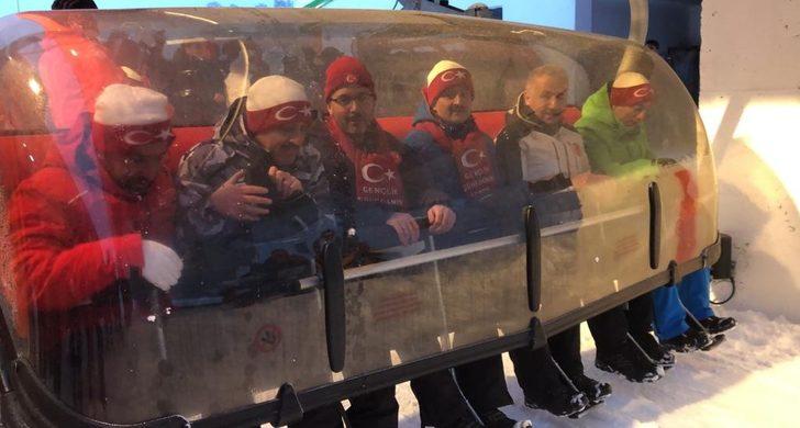 Şehit Mehmetçiklerin kardan heykellerine yoğun ilgi (2) G4