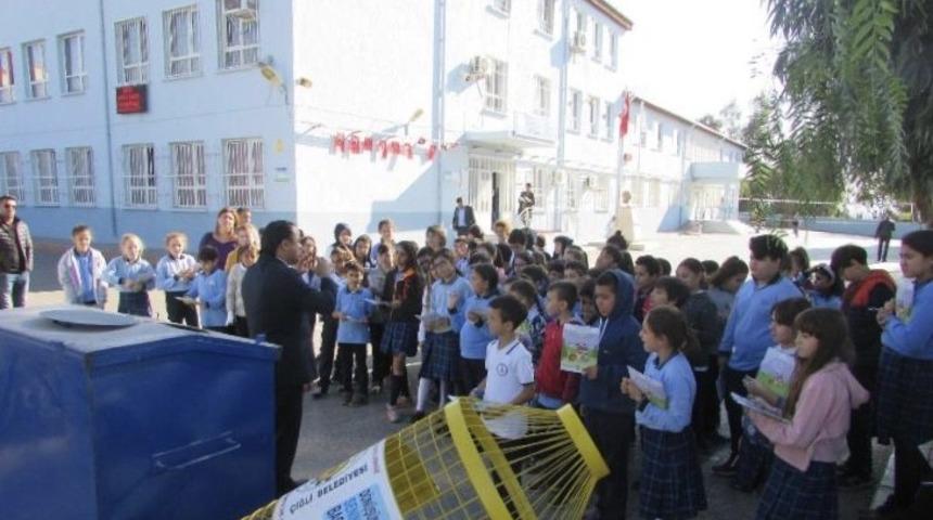 Çiğli Belediyesinden okullara "çevre dostu" hediye