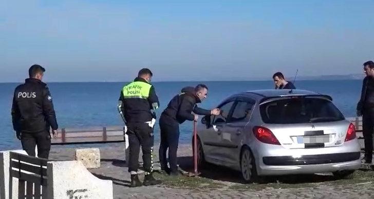 Otomobilini denize süren sürücüye kazmalı müdahale G3