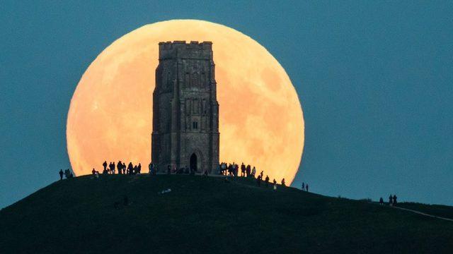 Süper Ay insanlık tarihinde heyecan yaratan doğa olaylarından biri olmuşutur - 27 Eylül 2015, Glastonbury, İngiltere