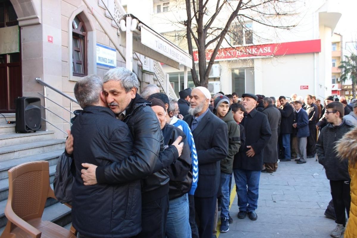 T&uuml;rkeli&rsquo;de yılın ilk umre kafilesi uğurlandı