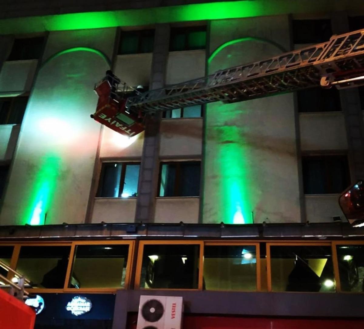 Van&rsquo;da bir otelin 3. katında yangın &ccedil;ıktı