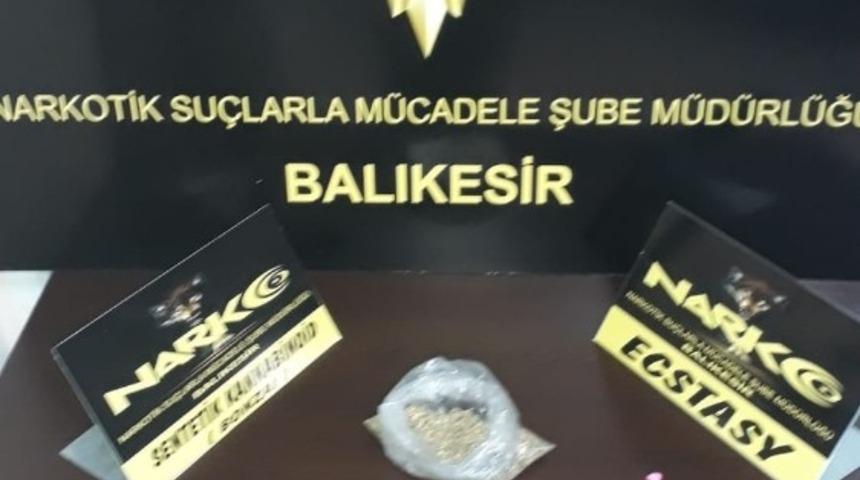 Balıkesir&rsquo;de uyuşturucu operasyonu: 10 g&ouml;zaltı