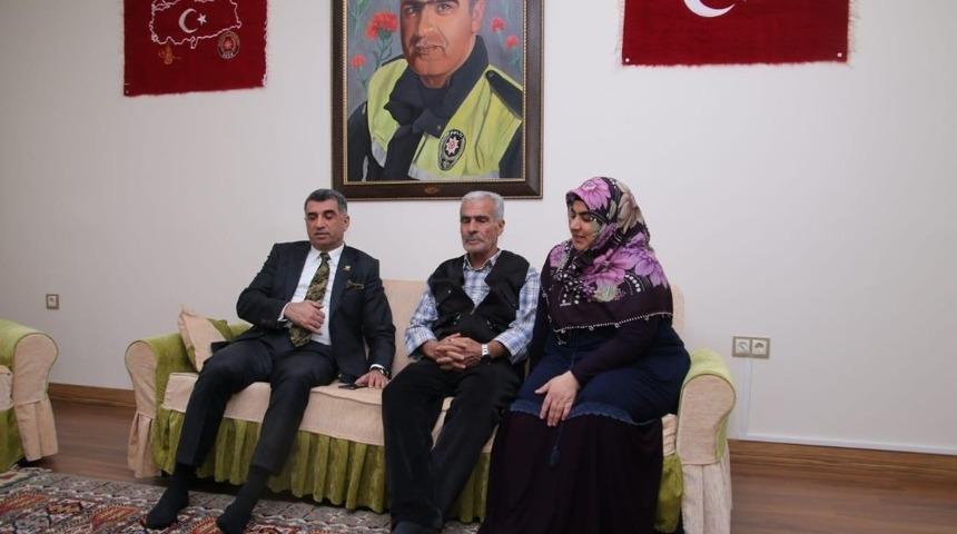 Kılı&ccedil;daroğlu, şehit Fethi Sekin&rsquo;in babası ile g&ouml;r&uuml;şt&uuml;