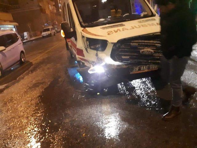 Hasta taşıyan ambulans kaza yaptı 1