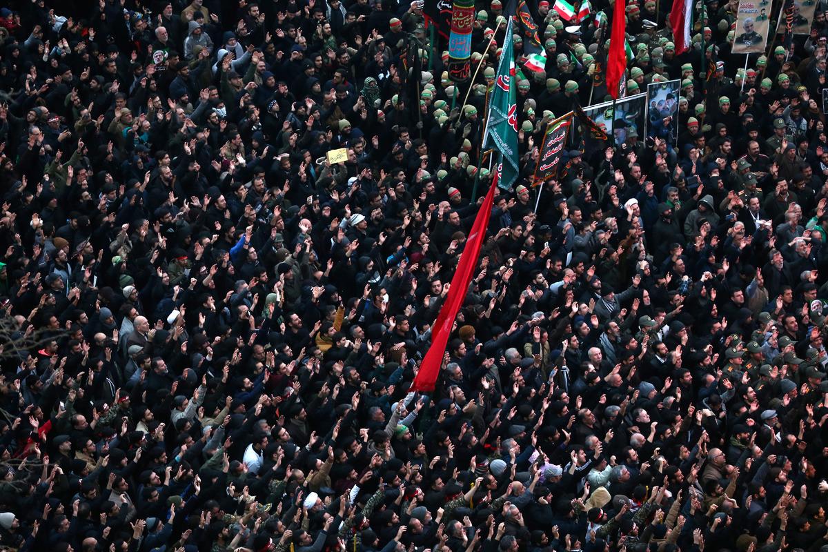 Kasım S&uuml;leymani i&ccedil;in Ahvaz'da cenaze t&ouml;reni! 