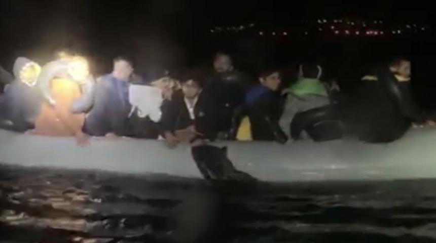 Dikili’de Sahil Güvenlik ile göçmen botu çarpıştı