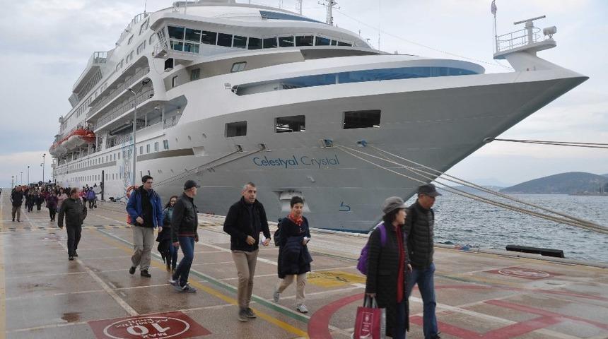 Kuşadası Limanı sezonu erken a&ccedil;tı
