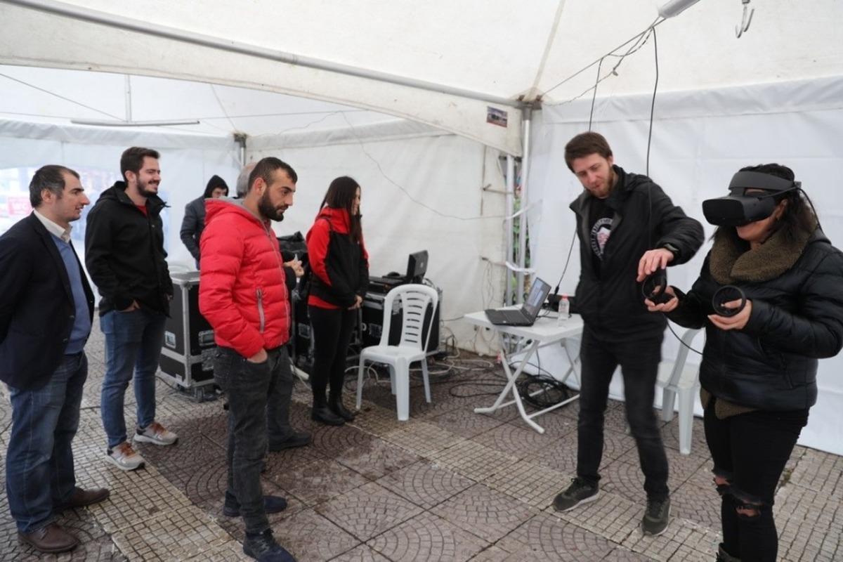G&uuml;vensiz asans&ouml;r&uuml; VR g&ouml;zl&uuml;kle test ettiler