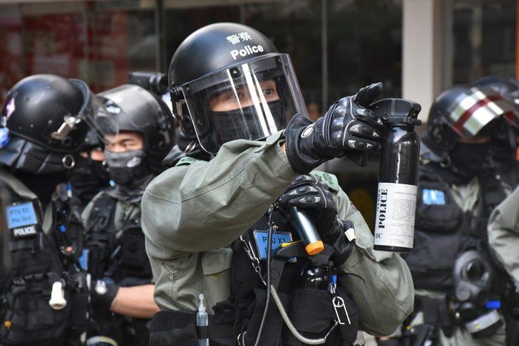 Hong Kong'da protestoculara biber gazlı ve coplu müdahale G3