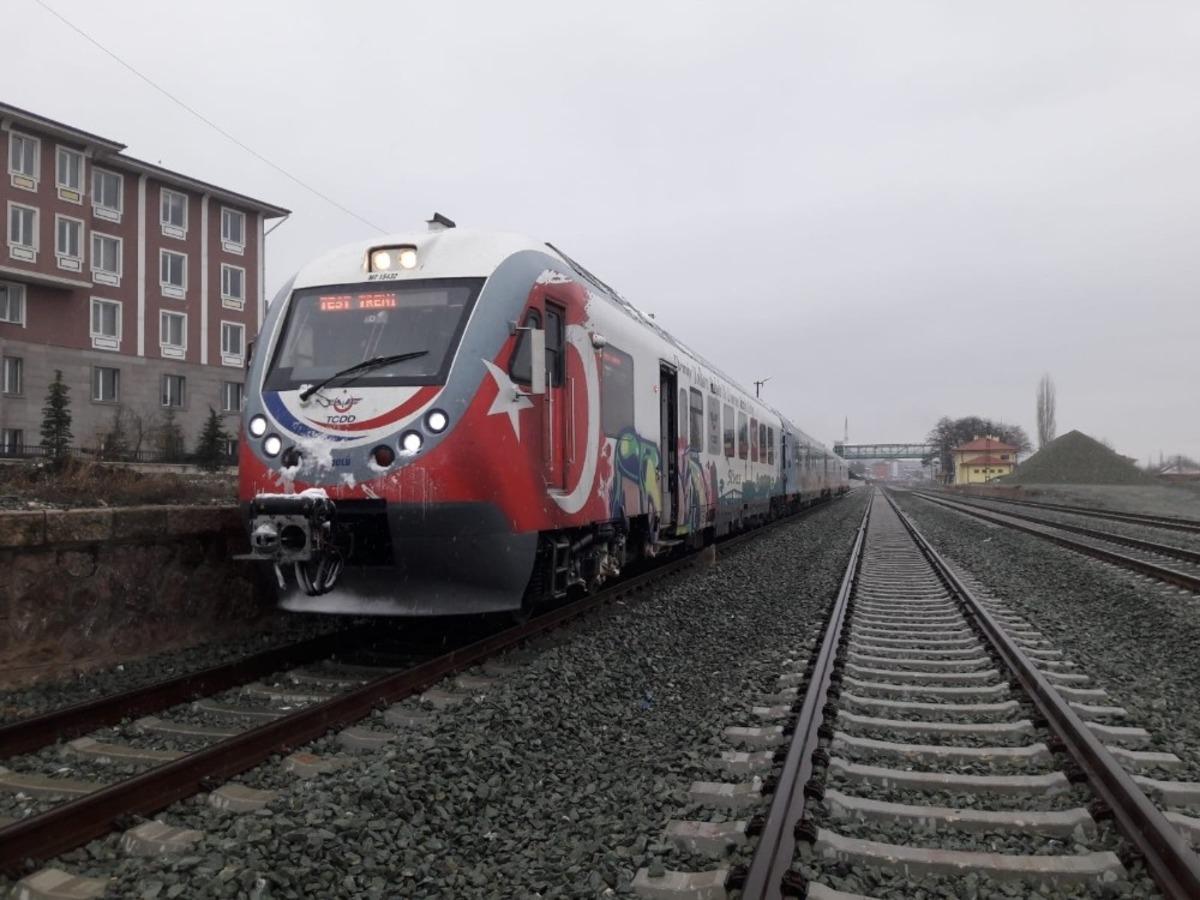 Samsun-Sivas tren yolunda test s&uuml;r&uuml;ş&uuml; yapıldı