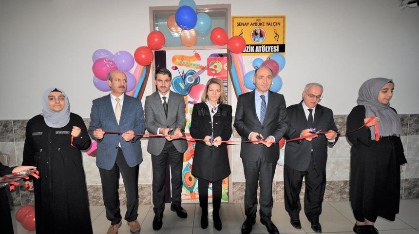 Şehit &Ouml;ğretmen Şenay Ayb&uuml;ke Yal&ccedil;ın M&uuml;zik At&ouml;lyesi a&ccedil;ıldı