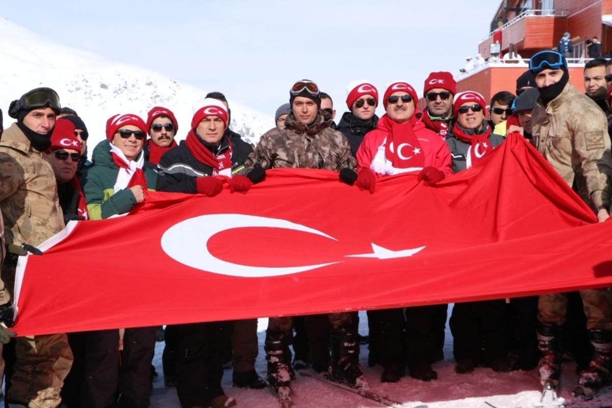 Hakkari 2 bin 800 rakımda şehitler i&ccedil;in y&uuml;r&uuml;y&uuml;ş