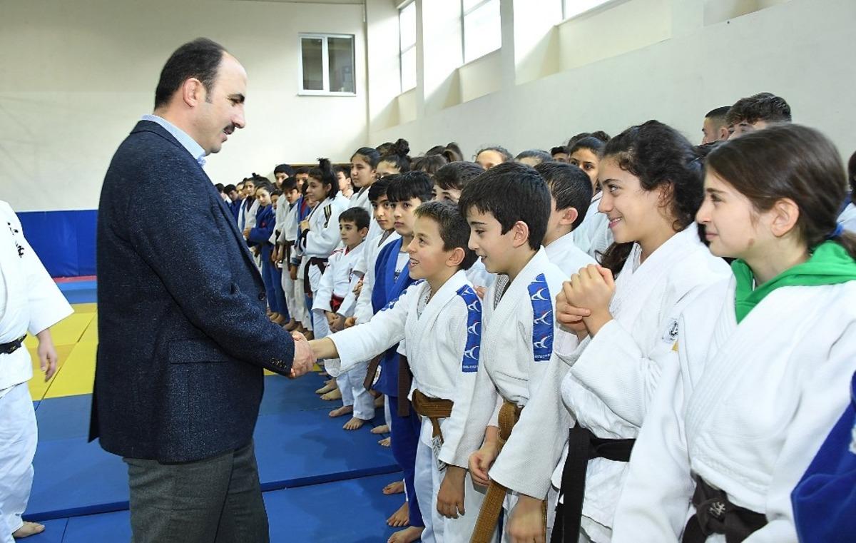 Başkan Altay, 8 ilden gelerek Konya&rsquo;da kamp yapan judocularla buluştu
