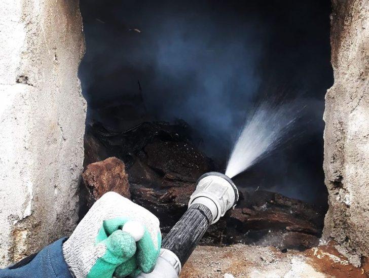 Gürpınar’da ev yangını G4