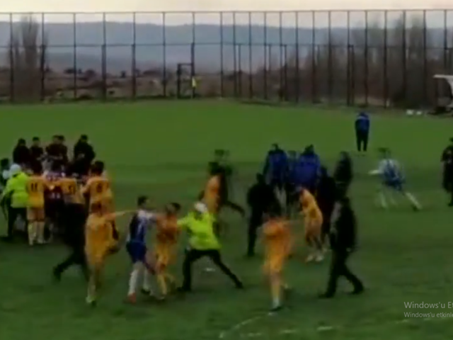 Sahadaki kavgayı polis ateş açarak durdurdu