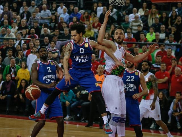 Anadolu Efes son saniyede kazandı!