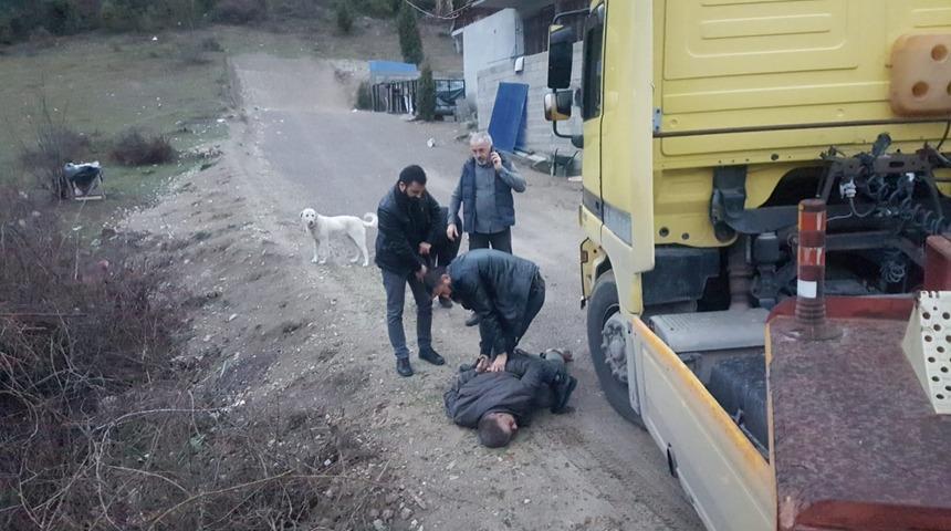 Önce ambulansa çarptı, çaldığı TIR ile yeniden kaza yaptı