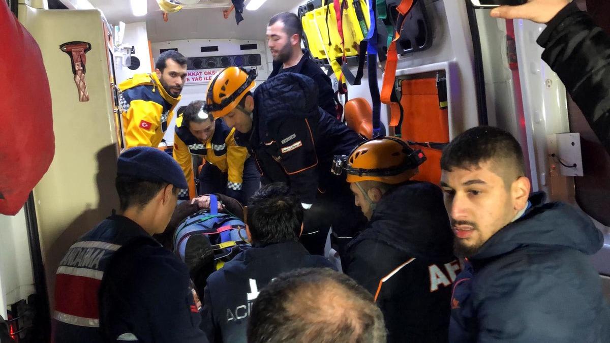 Otomobil 40 metreden u&ccedil;tu &uuml;niversiteli gen&ccedil; kız hayatını kaybetti