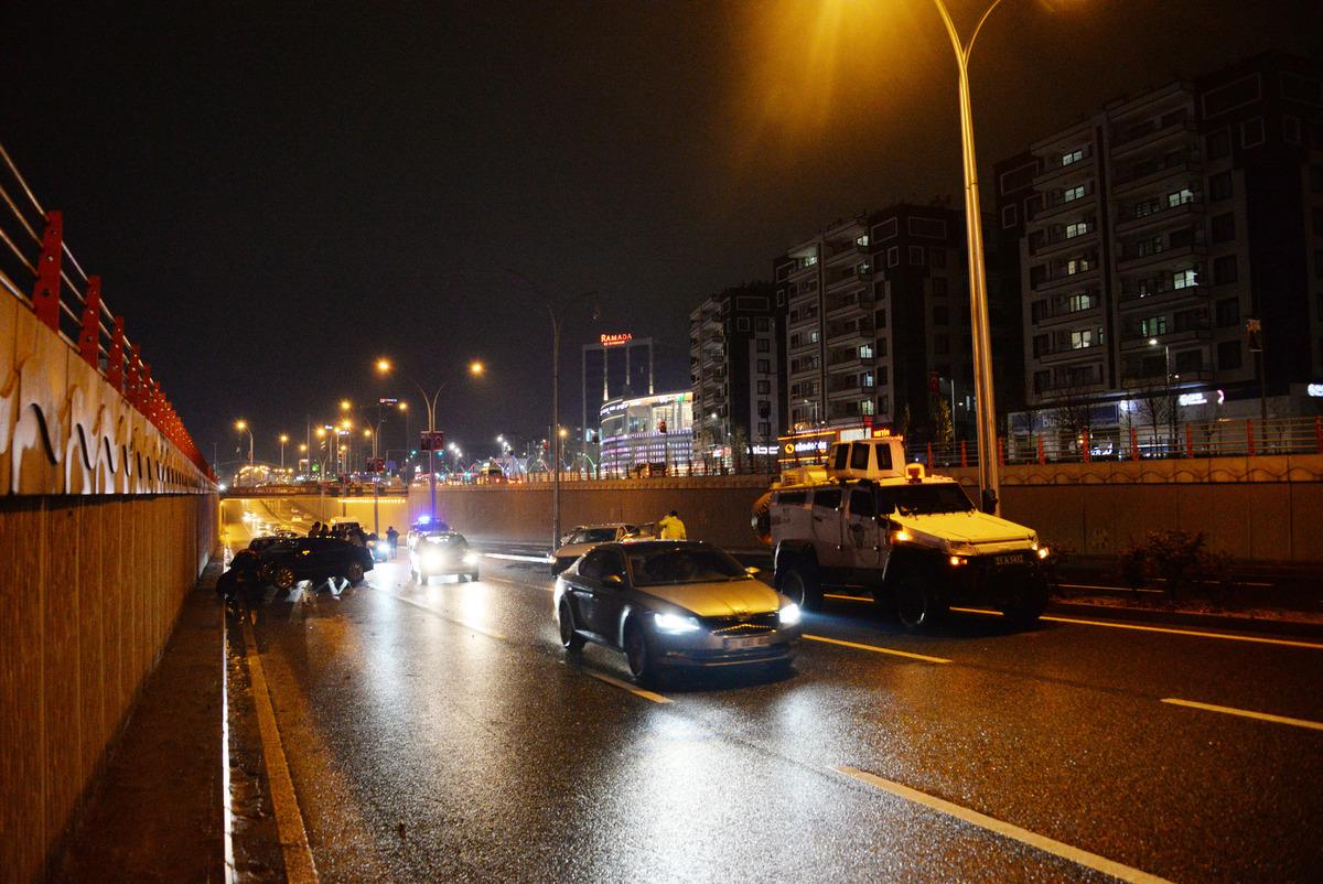 Otomobildeki hava yastıkları bir aileyi felaketten kurtardı