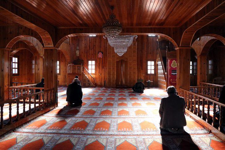 Zonguldak'ta çivi kullanılmadan yapılan cami zamana meydan okuyor G1