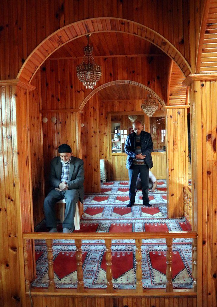 Zonguldak'ta çivi kullanılmadan yapılan cami zamana meydan okuyor G3