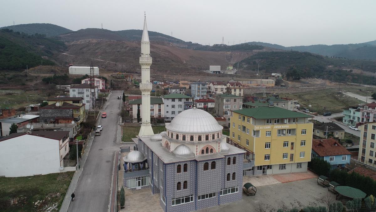 Kocaeli&rsquo;de toprak kayması tehdidi! Bir mahalle diken &uuml;st&uuml;nde​