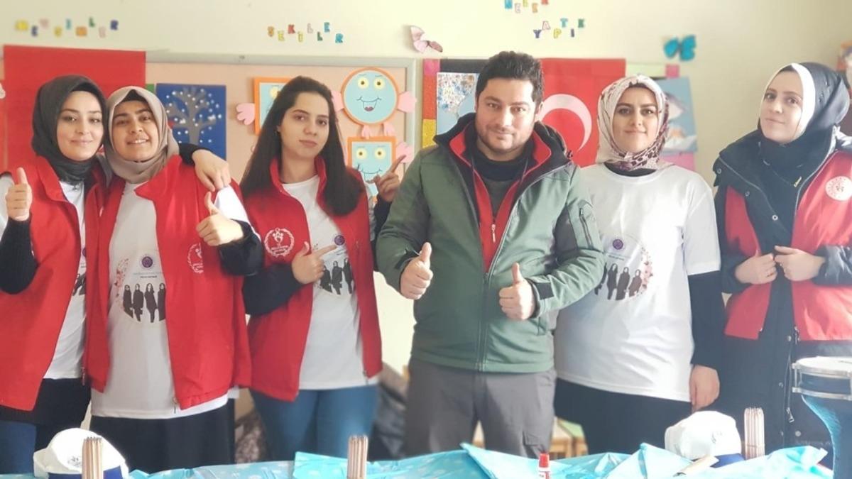 Toplumsal duyarlılık i&ccedil;in k&ouml;y yollarına d&uuml;şt&uuml;ler