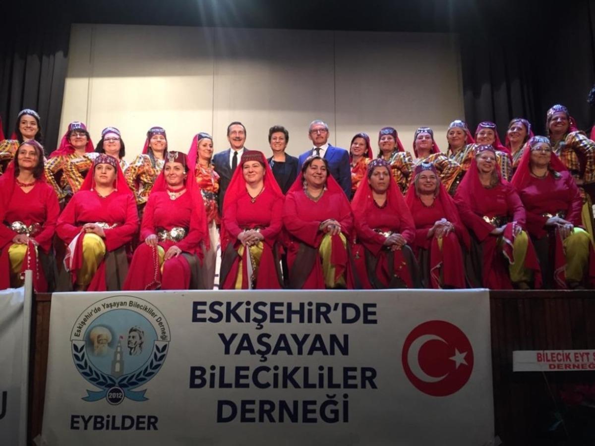 Eskişehir&rsquo;de yaşayan Bileciklilerin &lsquo;sazlı, s&ouml;zl&uuml; ve t&uuml;rk&uuml;l&uuml; gecesi&rsquo; coşkulu ge&ccedil;ti