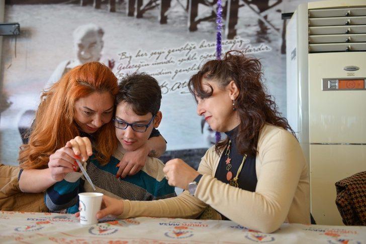 Özel çocuklar kendi parfümlerini yaptı G1