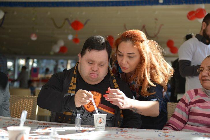 Özel çocuklar kendi parfümlerini yaptı G2