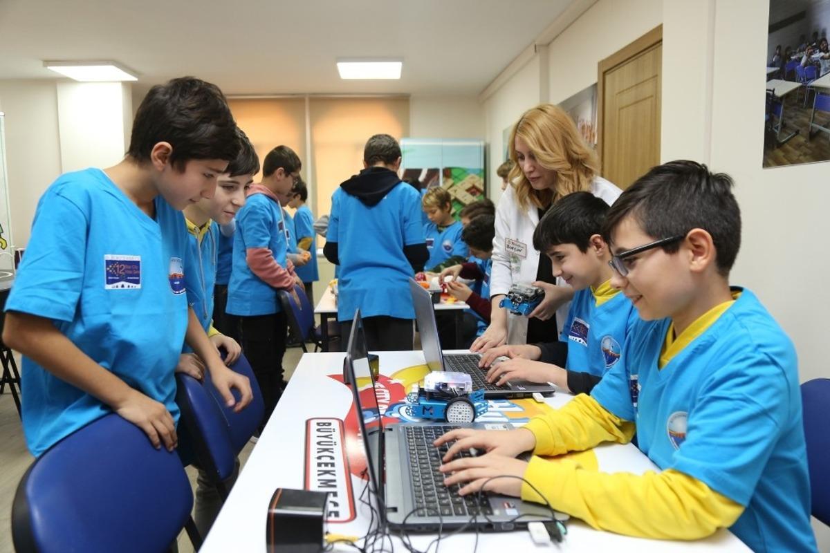 B&uuml;y&uuml;k&ccedil;ekmeceli &ccedil;ocuklara &ldquo;Robotik Kodlama&rdquo; eğitimi