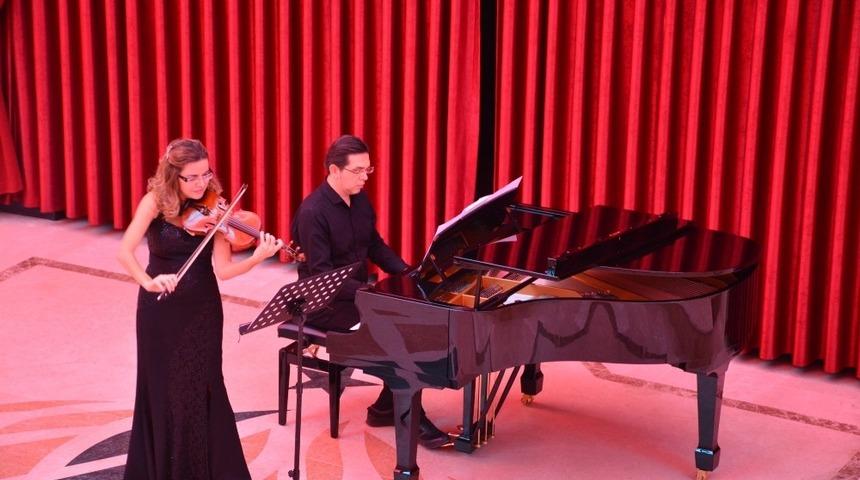 T&uuml;rk D&uuml;nyası Bilim, K&uuml;lt&uuml;r ve Sanat Merkezi&rsquo;nde klasik m&uuml;zik r&uuml;zg&acirc;rı