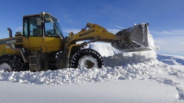 Muş’ta kardan kapanan yollar ulaşıma açıldı