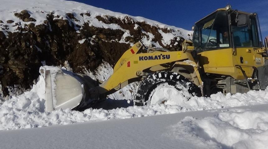 Muş&rsquo;ta kardan kapanan yollar ulaşıma a&ccedil;ıldı