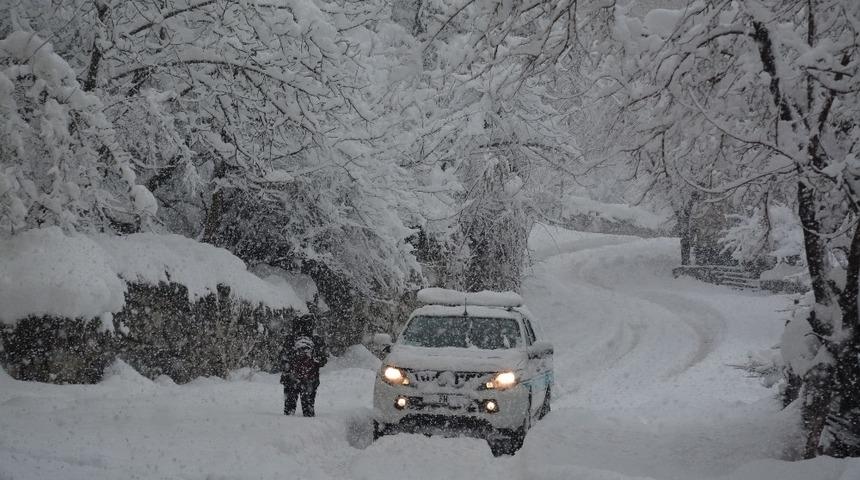 Hakkari&rsquo;de k&ouml;y ve mezra yolları yeniden ulaşıma a&ccedil;ıldı