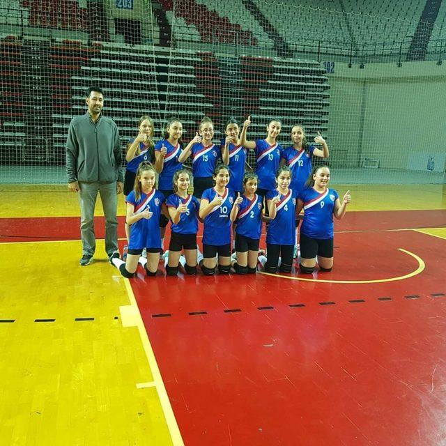 Kepez’de voleybolda galibiyet sevinci