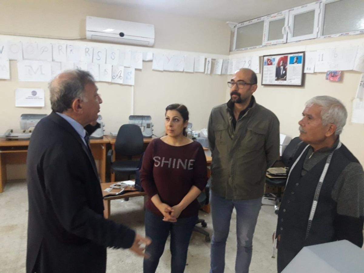 Seyhan Belediyesi personelin iş kıyafetini kendi &uuml;retiyor