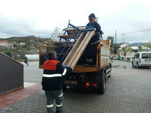 Alanya’da okul ve camilere bank ve piknik masası