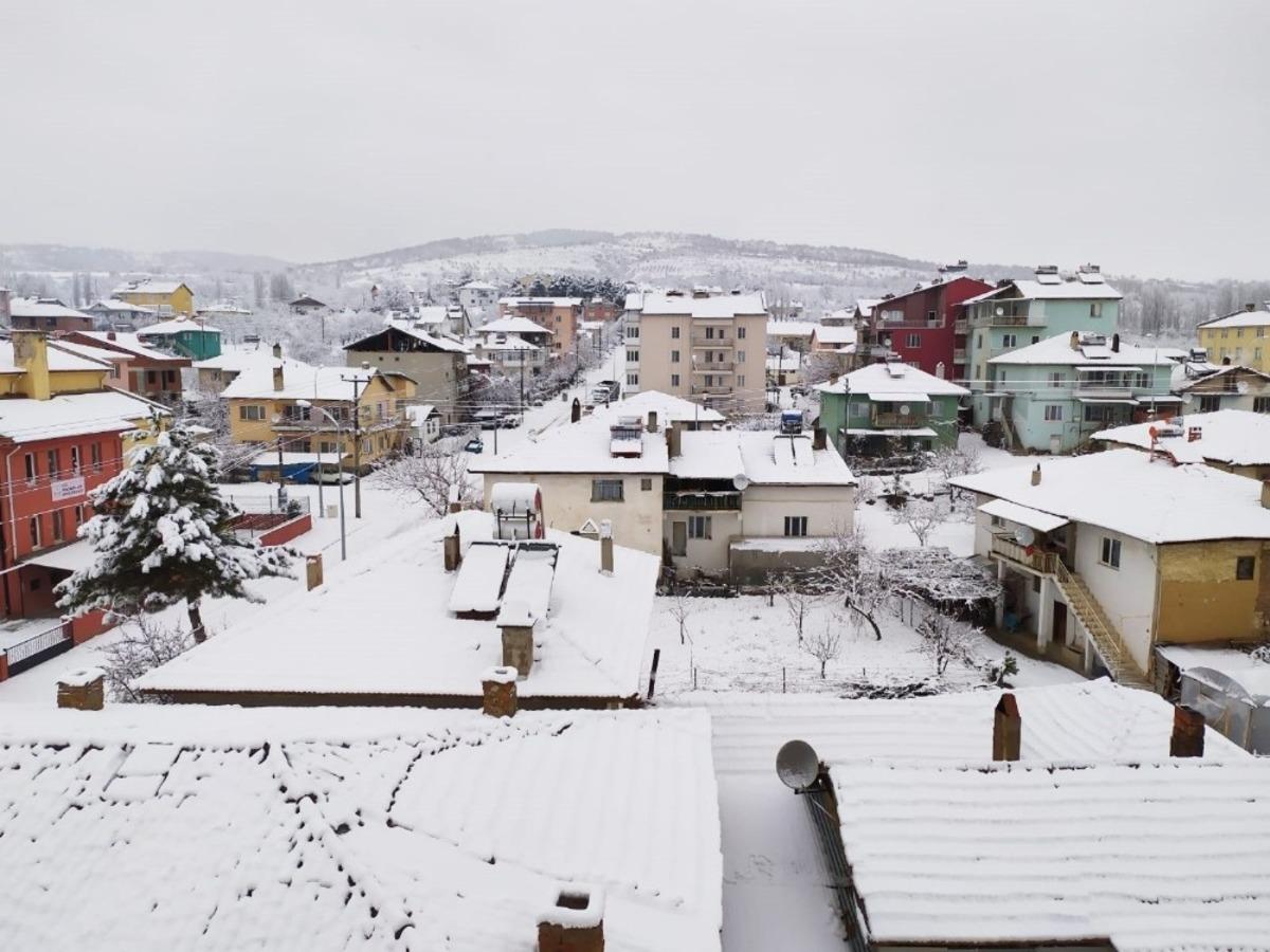 Pazarlar&rsquo;da kar kalınlığı 10 santimetreye ulaştı