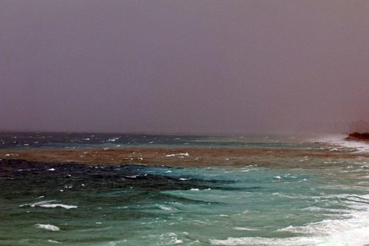 Antalya’da fırtınayla birlikte görsel şölen ortaya çıktı, görenler telefona sarıldı G1