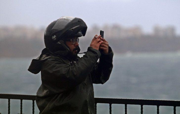 Antalya’da fırtınayla birlikte görsel şölen ortaya çıktı, görenler telefona sarıldı G4