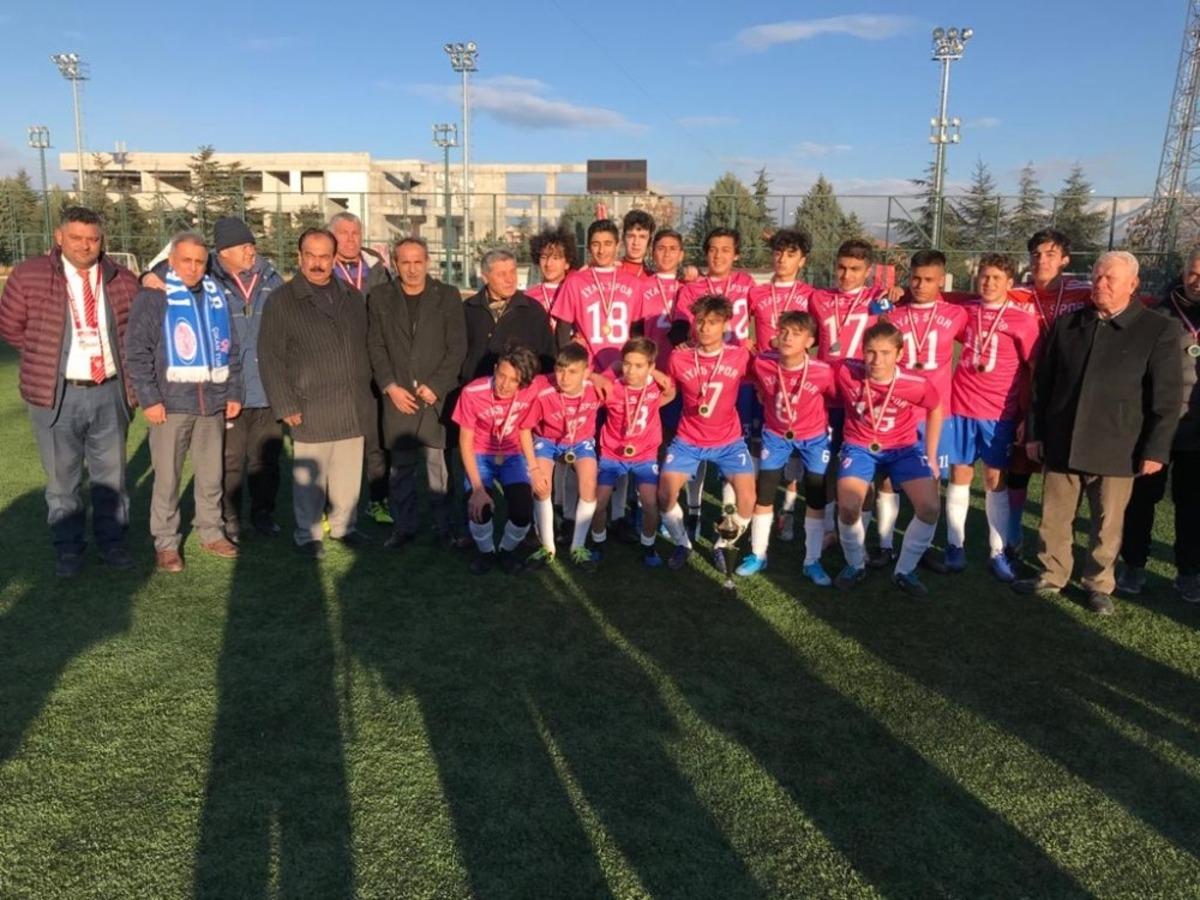 IYAŞ Gen&ccedil;lik, Isparta U-16 Ligi&rsquo;nde şampiyon oldu