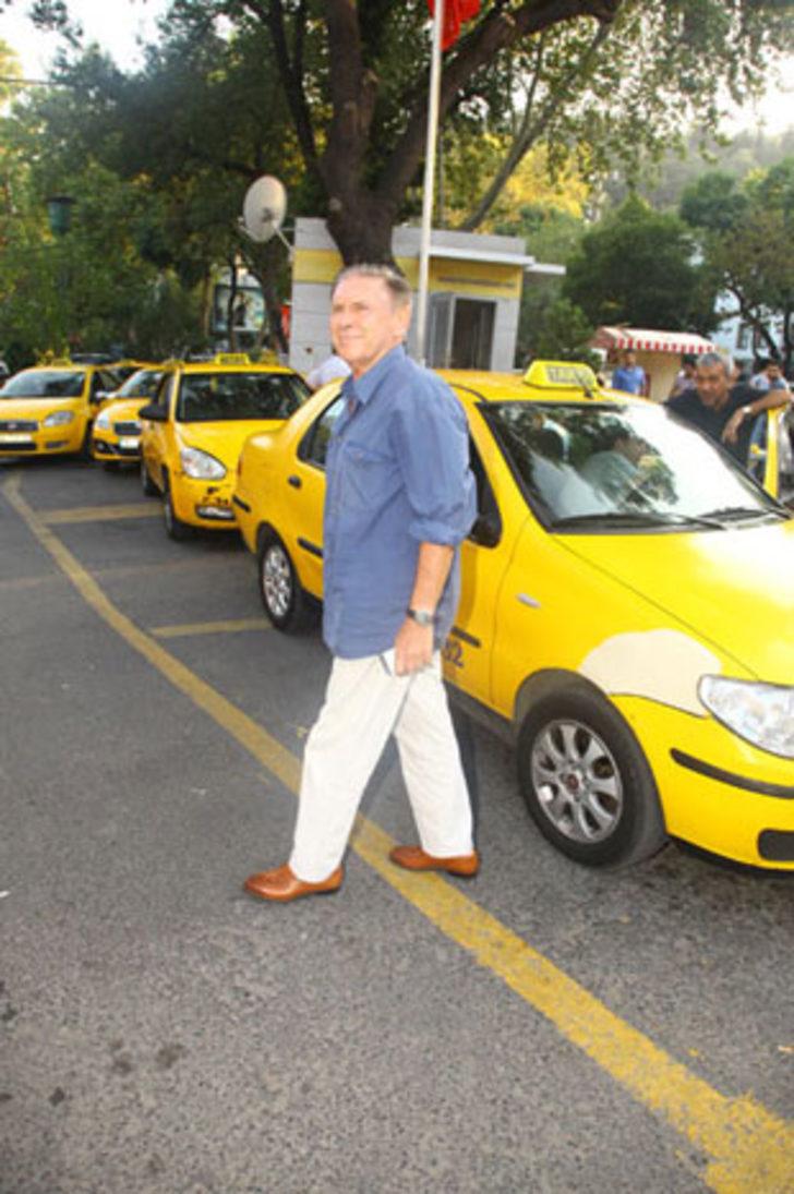 Erol Aksoy taksiciyle pazarlık yaptı G4