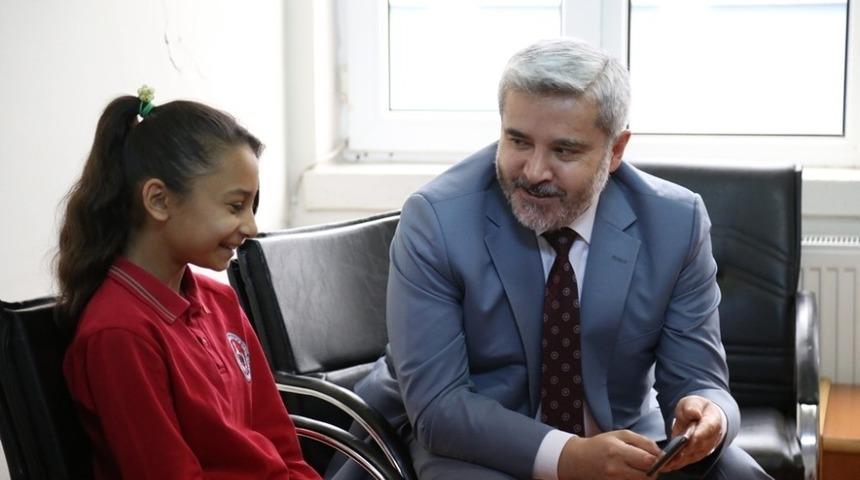 AS&Uuml; Rekt&ouml;r&uuml; Şahin&rsquo;den minik Semanur&rsquo;a ziyaret